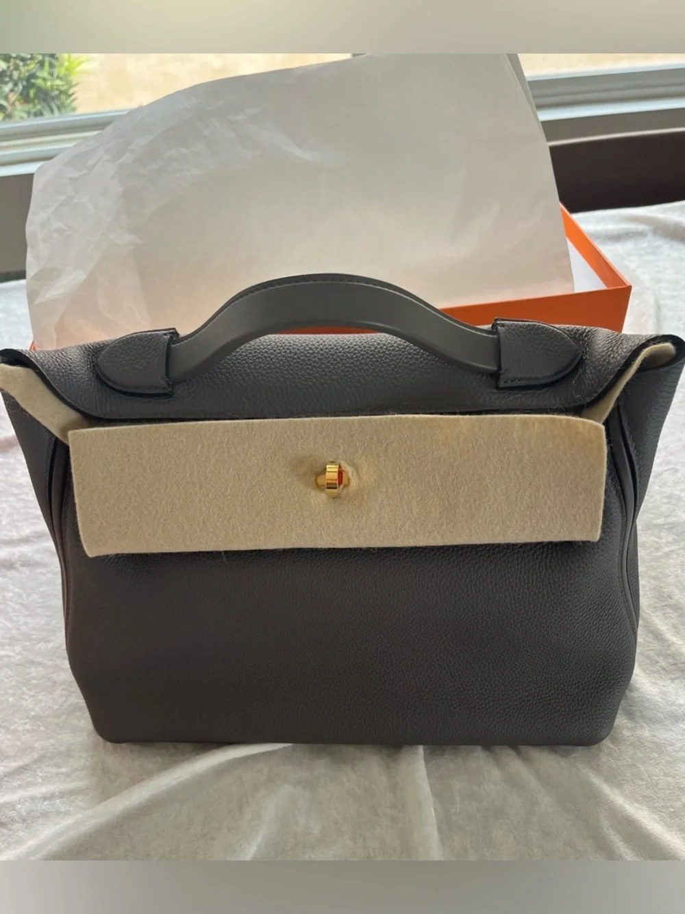 Hermes 24/24 29 bag in etain togo and swift calfskin leather with gold hardware - Picture 10 of 10